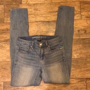 American Eagle light washed stretchy jeans